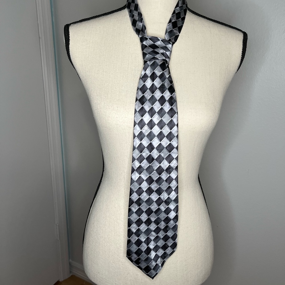 Silver, gray and black diamond pattern silk tie